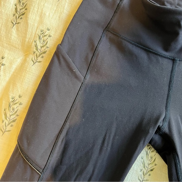 Lulu Navy Pocket Leggings 7/8 - Picture 3 of 6